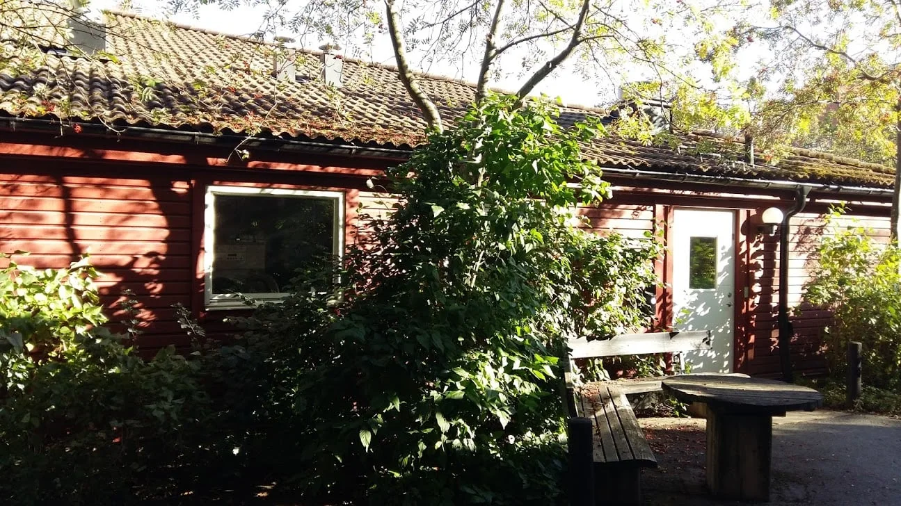 Tvättstugan på innergården, mitt emot port 22
